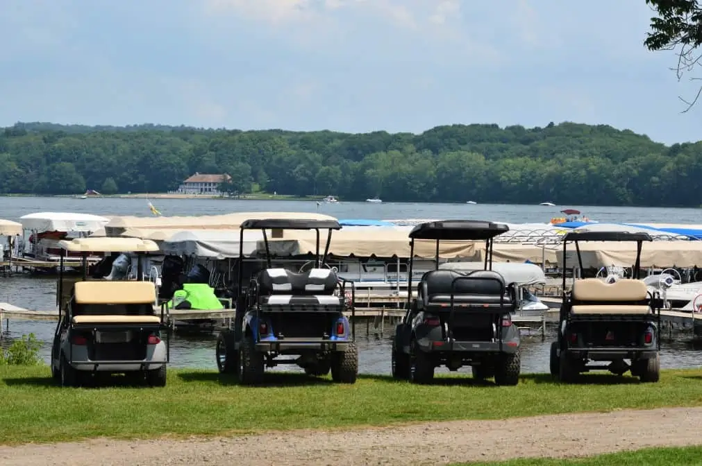 X'tip ta' batteriji juża l-karrettun tal-golf?